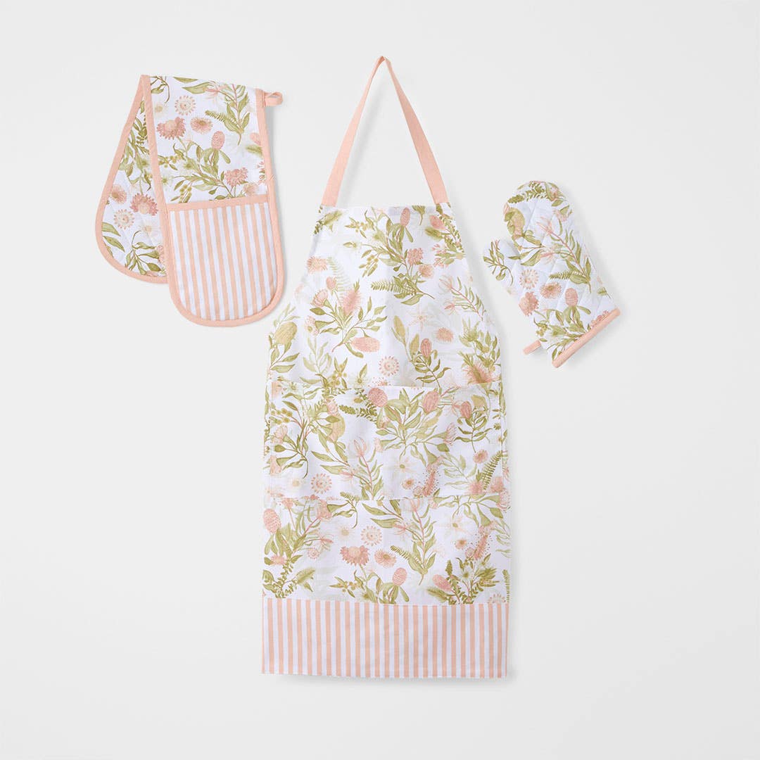 https://s3-ap-southeast-2.amazonaws.com/fusionfactory.commerceconnect.bbnt.production/pim_media/000/201/007/M_F_S25-26_Priscilla-Apron-Oven-Glove_Double_Range_Light-Pink_26557_R_SI.jpg?1757639581