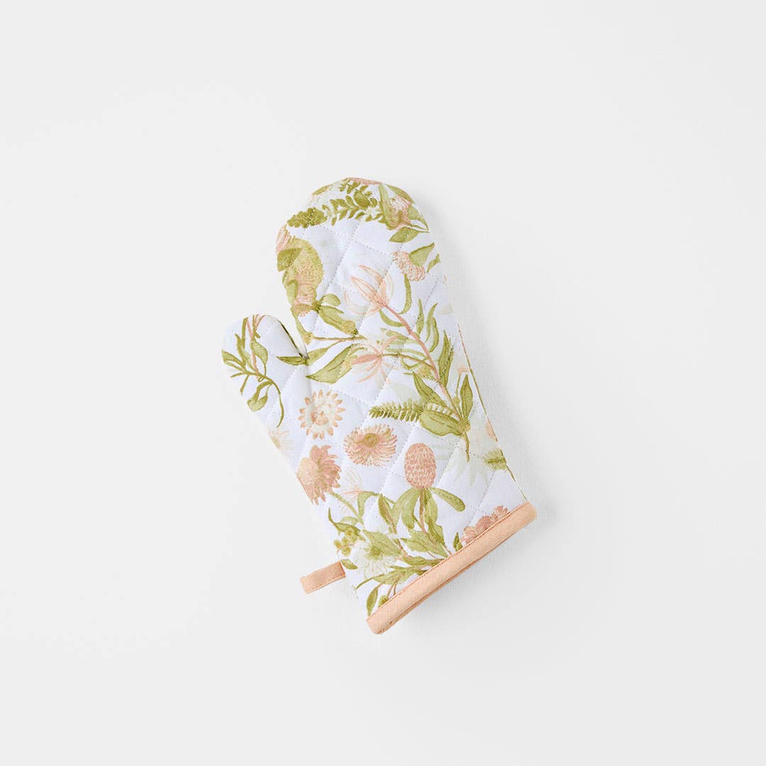 https://s3-ap-southeast-2.amazonaws.com/fusionfactory.commerceconnect.bbnt.production/pim_media/000/201/010/M_F_S25-26_Priscilla-Oven-Glove_Peach-Sage_26557101_SI.jpg?1757639581