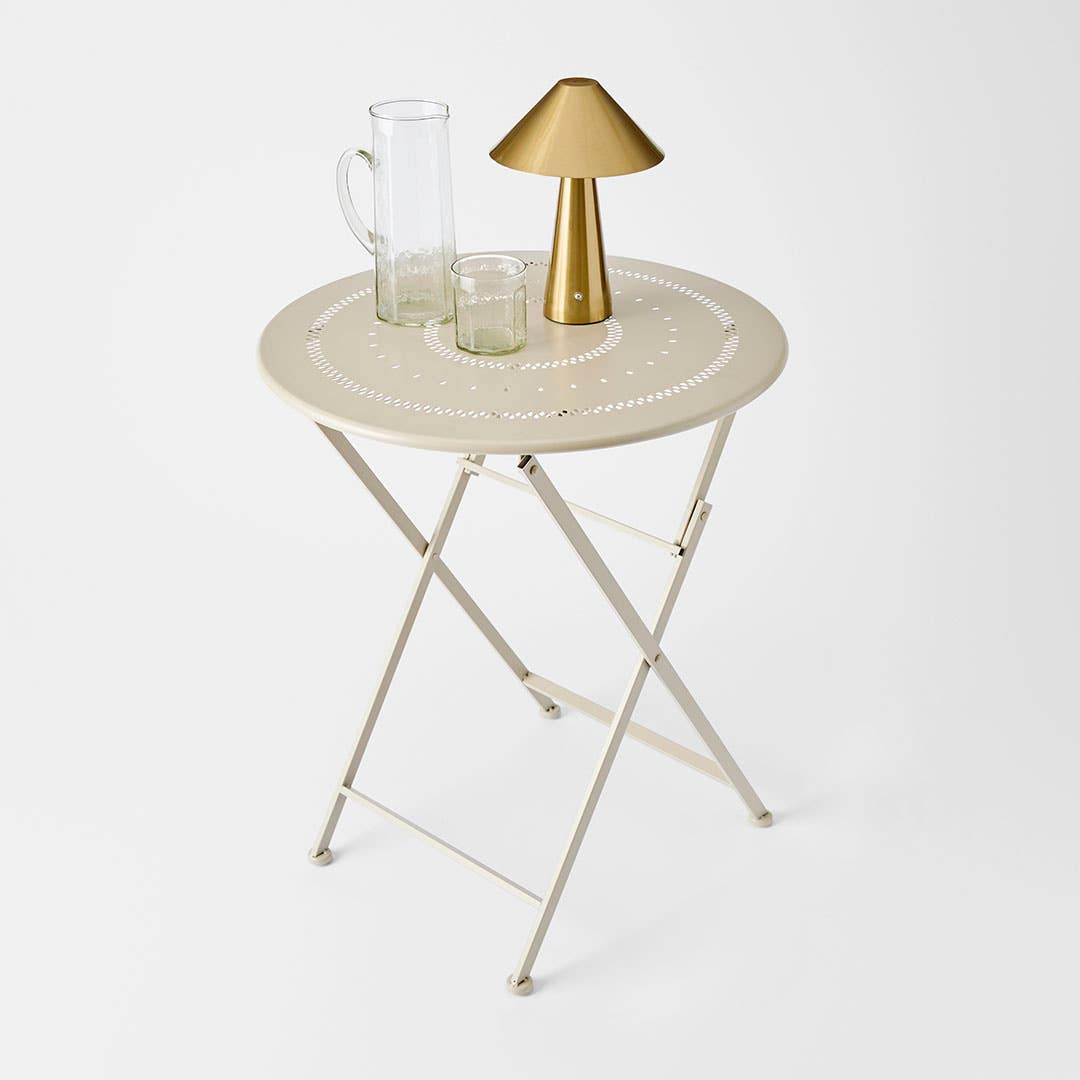 https://s3-ap-southeast-2.amazonaws.com/fusionfactory.commerceconnect.bbnt.production/pim_media/000/199/006/M_F_S25-26_Retreat-Garden-Table_Beige_26537001_SCALE_SI.jpg?1754371591