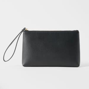 https://s3-ap-southeast-2.amazonaws.com/fusionfactory.commerceconnect.bbnt.production/pim_media/000/216/626/M_F_S26-27_Alice-Clutch-Black_Black_27252902_SI.jpg?1783559221