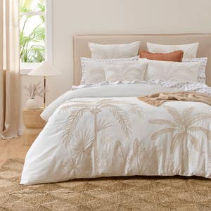 https://s3-ap-southeast-2.amazonaws.com/fusionfactory.commerceconnect.bbnt.production/pim_media/000/213/909/M_F_S26-27_Bedlinen_BOP_Antillies-White_QQC_SI.jpg?1779407583