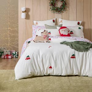 https://s3-ap-southeast-2.amazonaws.com/fusionfactory.commerceconnect.bbnt.production/pim_media/000/215/300/M_F_S26-27_Bedlinen_BOP_Merry-Christmas_QQC_SI.jpg?1781762849