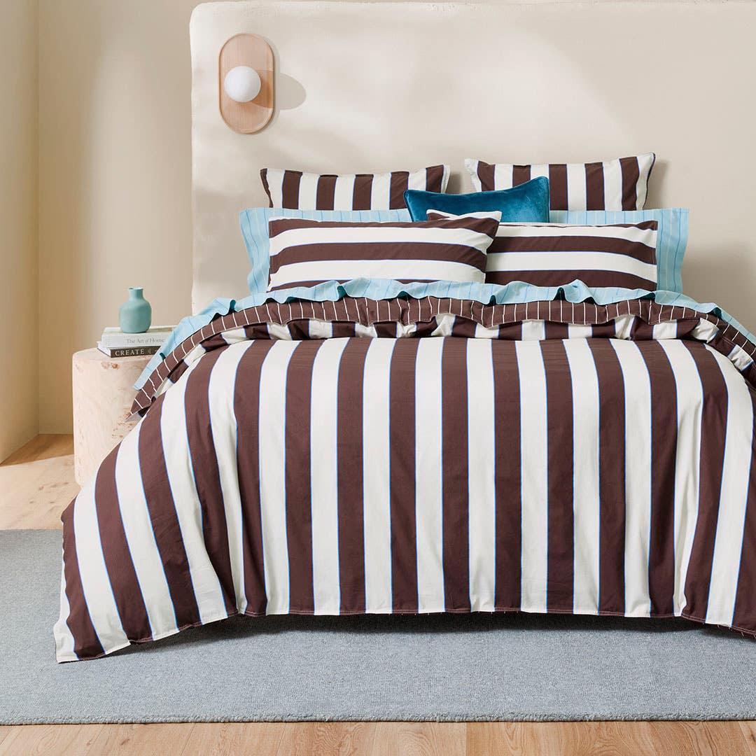https://s3-ap-southeast-2.amazonaws.com/fusionfactory.commerceconnect.bbnt.production/pim_media/000/216/352/M_F_S26-27_Bedlinen_BOP_Riley_Stripe_Chocolate_QQC_SI.jpg?1783469763