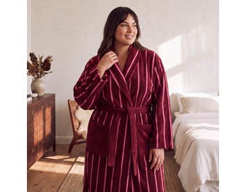 https://s3-ap-southeast-2.amazonaws.com/fusionfactory.commerceconnect.bbnt.production/pim_media/000/209/356/M_F_W26_PJs_Studio_LS_Combi_Robe_S-M_Mulberry_Rose_robe_SI.jpg?1770775638