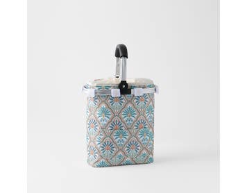 https://s3-ap-southeast-2.amazonaws.com/fusionfactory.commerceconnect.bbnt.production/pim_media/000/218/861/M_F_S26-27_Marcela-Cooler-Wine-Carrier_Teal-Ivory-Multi_27193001_SI.jpg?1786431431