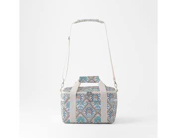 https://s3-ap-southeast-2.amazonaws.com/fusionfactory.commerceconnect.bbnt.production/pim_media/000/218/858/M_F_S26-27_Marcela-Lunch-Picnic-Bag_Teal-Ivory-Multi_27193101_SI.jpg?1786431327