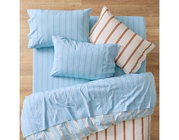 https://s3-ap-southeast-2.amazonaws.com/fusionfactory.commerceconnect.bbnt.production/pim_media/000/216/571/M_F_S26-27_Sheet_Sets-Glenn_Stripe_SS-Blue_SI.jpg?1783477156