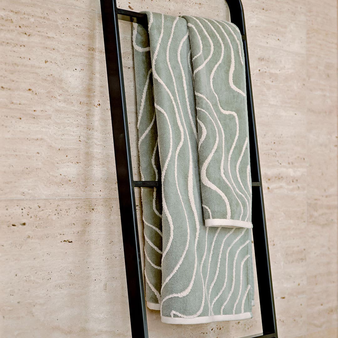 https://s3-ap-southeast-2.amazonaws.com/fusionfactory.commerceconnect.bbnt.production/pim_media/000/173/956/M_F_Summer_S24-25_LS_Location_Bathroom_Bath_Towel_BT_Franco_Soft_Green_1.jpg?1729733406