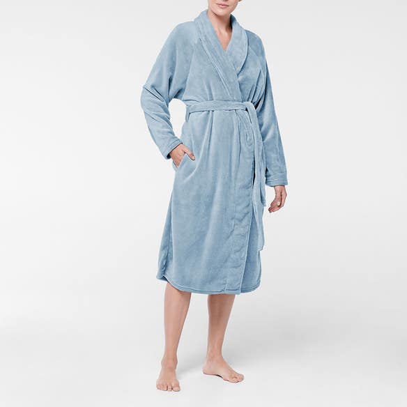 https://s3-ap-southeast-2.amazonaws.com/fusionfactory.commerceconnect.bbnt.production/pim_media/000/169/493/M_F_W23_Plush-Bathrobe_Sky-Blue_11985024-Front-V2_SI.jpg?1725930602