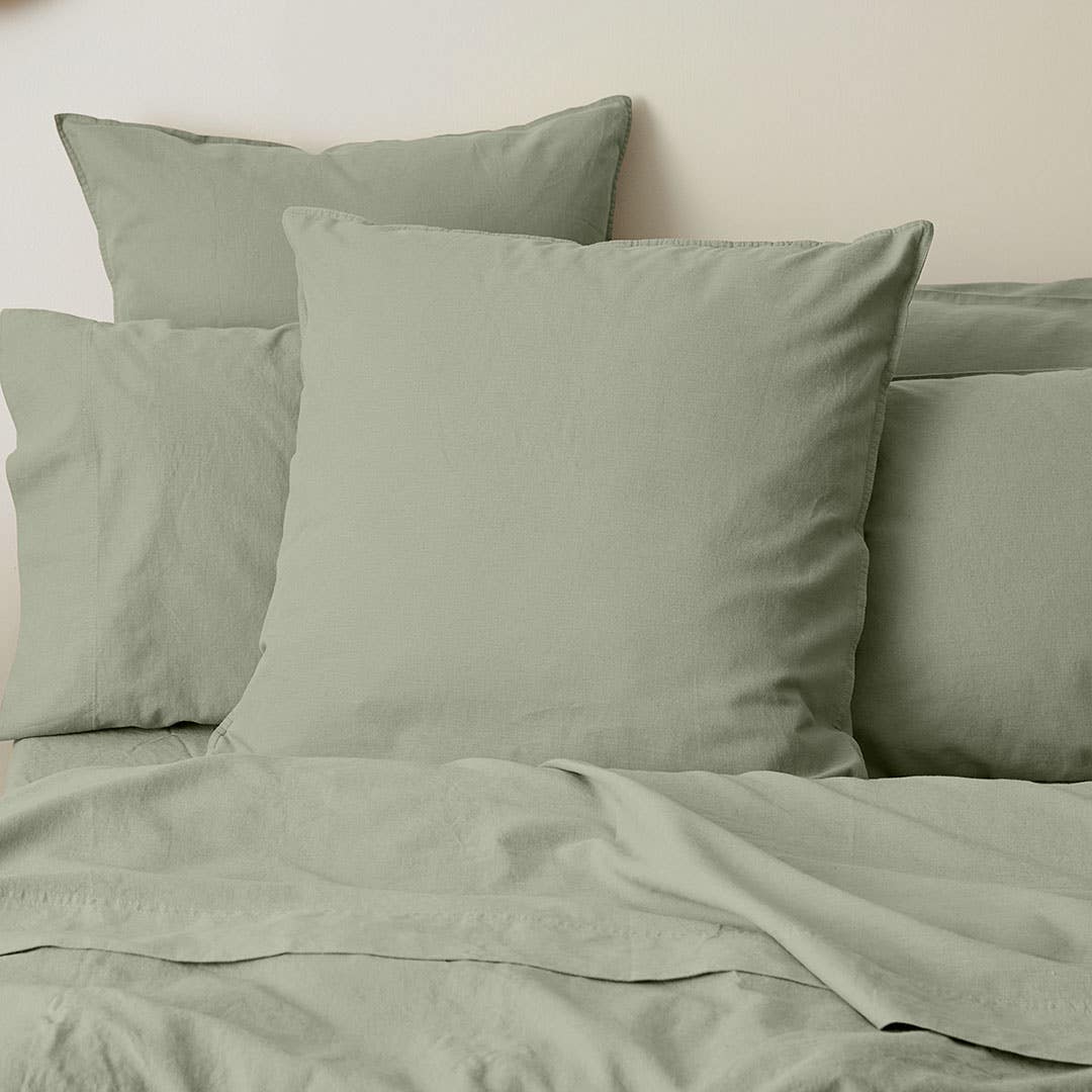 https://s3-ap-southeast-2.amazonaws.com/fusionfactory.commerceconnect.bbnt.production/pim_media/000/157/907/M_F_W24_Bedlinen_BOP_Olsen_Green_QQC_Euro_SI.jpg?1704234589