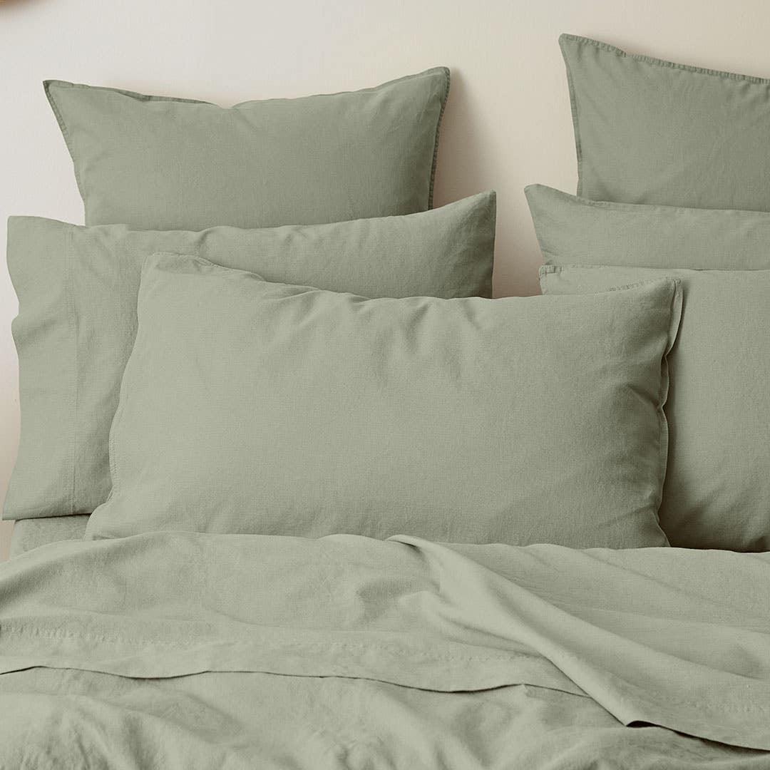 https://s3-ap-southeast-2.amazonaws.com/fusionfactory.commerceconnect.bbnt.production/pim_media/000/158/042/M_F_W24_Bedlinen_BOP_Olsen_Green_QQC_Pillow.jpg?1704322492