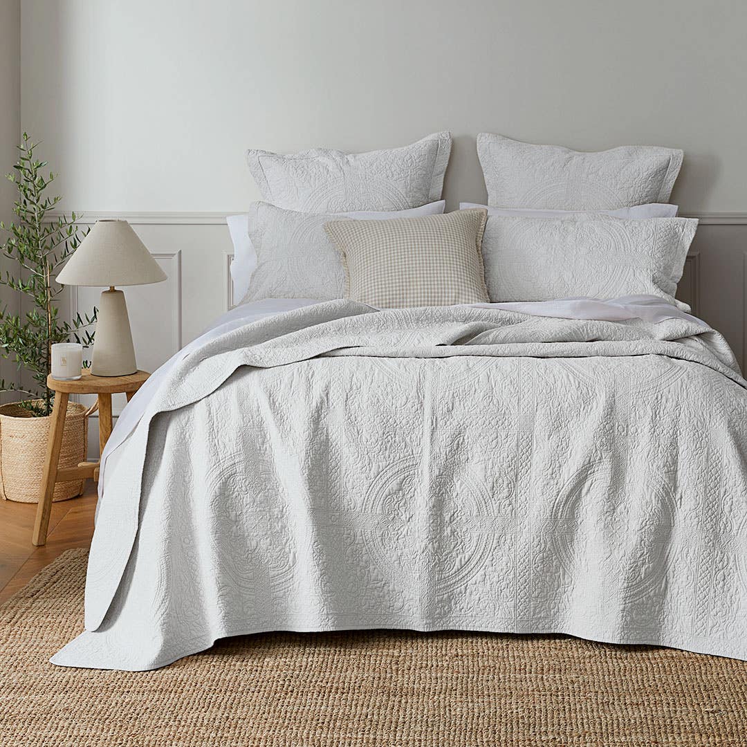 Bedspreads and top comforters catalog