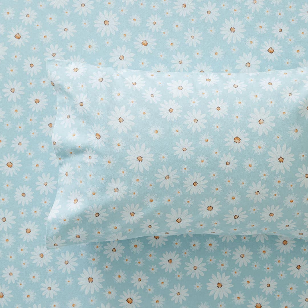 https://s3-ap-southeast-2.amazonaws.com/fusionfactory.commerceconnect.bbnt.production/pim_media/000/156/457/M_F_W24_Sheet-Sets_Flannelette_Maeva-Blue_SS-Detail_SI.jpg?1700009680