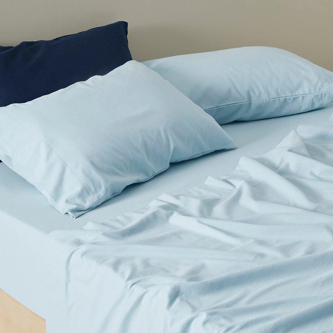 https://s3-ap-southeast-2.amazonaws.com/fusionfactory.commerceconnect.bbnt.production/pim_media/000/207/192/M_F_W25_Flannelette_Chambray_Detail-02_SI.jpg?1768440880