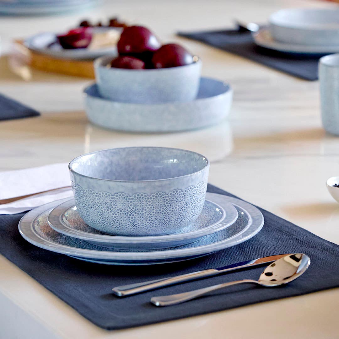 https://s3-ap-southeast-2.amazonaws.com/fusionfactory.commerceconnect.bbnt.production/pim_media/000/192/492/M_F_W25_LS_Location_Dining_Auburn_Blue_Detail_6_SI.jpg?1743550299
