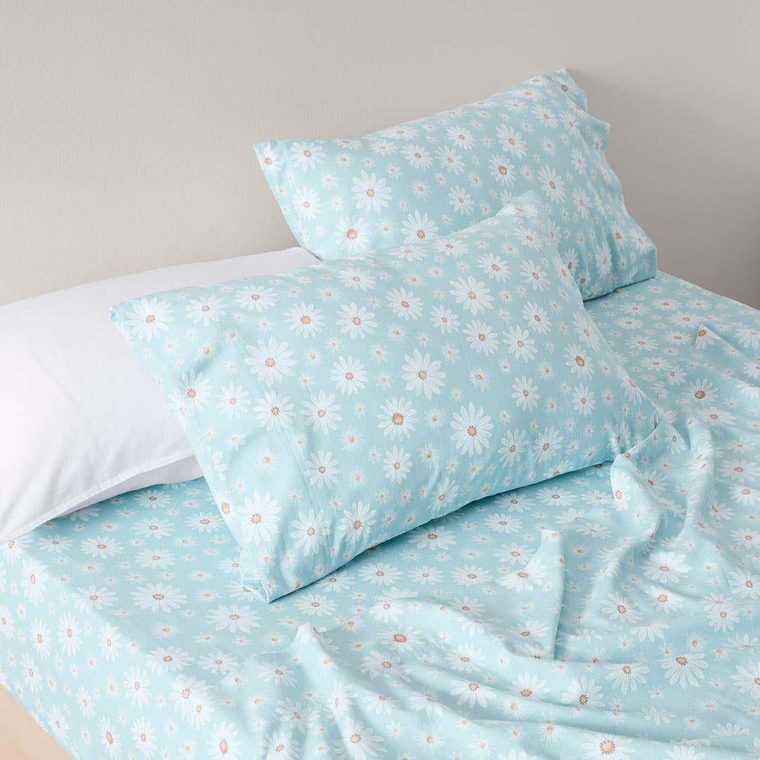 https://s3-ap-southeast-2.amazonaws.com/fusionfactory.commerceconnect.bbnt.production/pim_media/000/196/519/M_F_W25_SS_Flannelette_Maeva_Blue_Detail-02_SI.jpg?1750745460
