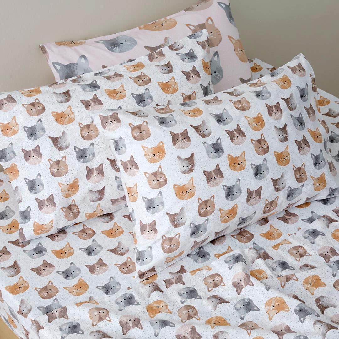 https://s3-ap-southeast-2.amazonaws.com/fusionfactory.commerceconnect.bbnt.production/pim_media/000/192/841/M_F_W25_SS_Flannelette_Simba_Detail-02_SI.jpg?1743642019