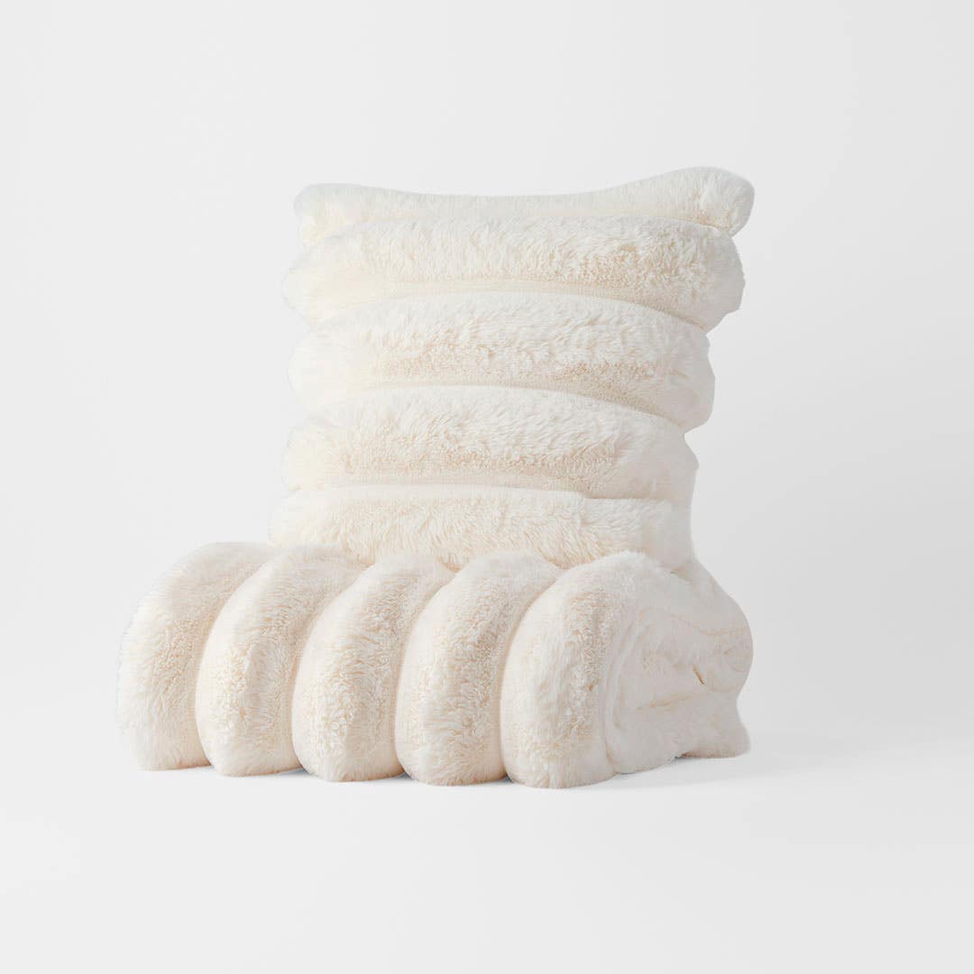 https://s3-ap-southeast-2.amazonaws.com/fusionfactory.commerceconnect.bbnt.production/pim_media/000/210/005/M_F_W26_Alaska-Fur-Throw-Cushion_Ivory_26895001_26895101_COMBO_SI.jpg?1771217802
