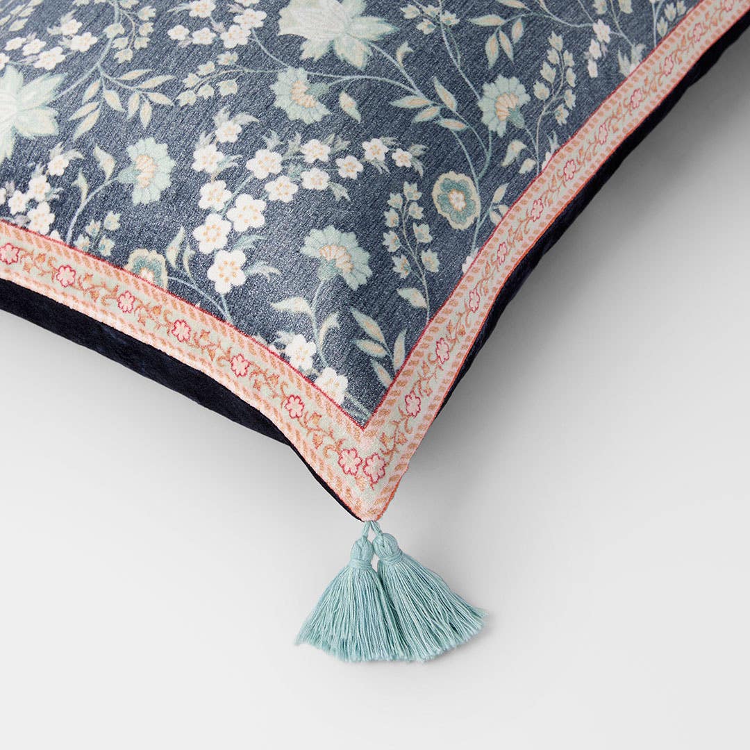 https://s3-ap-southeast-2.amazonaws.com/fusionfactory.commerceconnect.bbnt.production/pim_media/000/209/258/M_F_W26_Ashka-Sarasa-Cushion_Navy_26921301_Detail_SI.jpg?1770771900