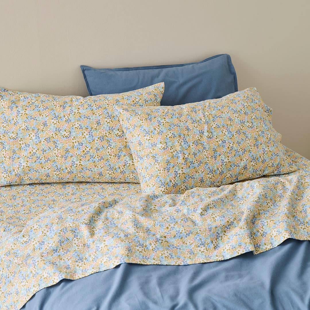 https://s3-ap-southeast-2.amazonaws.com/fusionfactory.commerceconnect.bbnt.production/pim_media/000/203/646/M_F_W26_BOP_Avery_Flannelette_SS_Detail-02_SI.jpg?1762146413