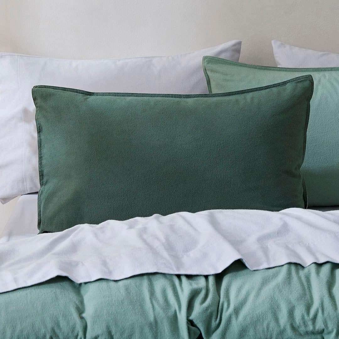 https://s3-ap-southeast-2.amazonaws.com/fusionfactory.commerceconnect.bbnt.production/pim_media/000/205/374/M_F_W26_Bedlinen_BOP_Fabian-Sage-Moss_QQC_Pillow_V2_SI.jpg?1765324253