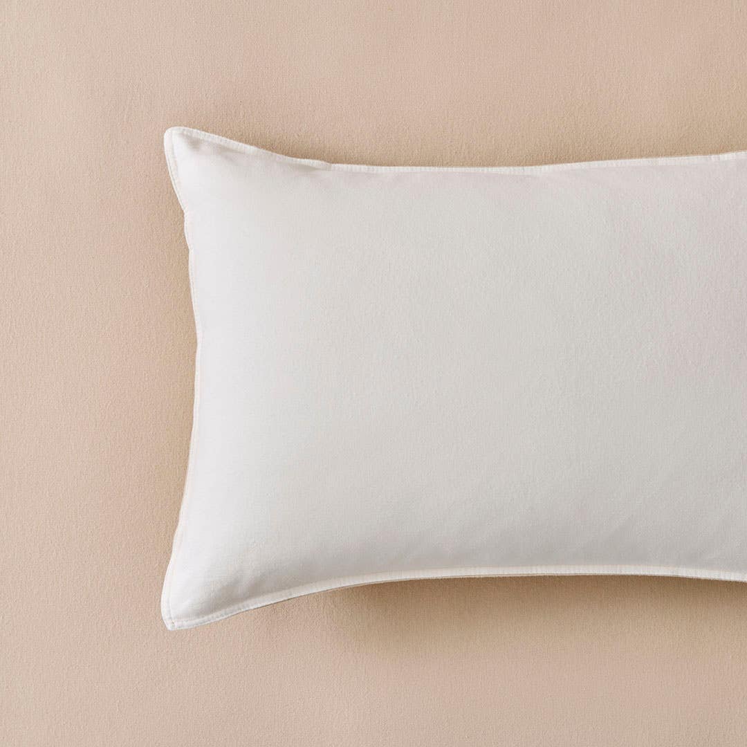 https://s3-ap-southeast-2.amazonaws.com/fusionfactory.commerceconnect.bbnt.production/pim_media/000/205/302/M_F_W26_Bedlinen_BOP_Fabian_Ivory-Natural_QQC_Detail_2_SI.jpg?1765321719