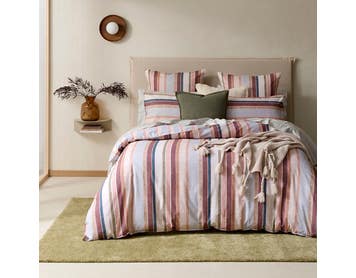 https://s3-ap-southeast-2.amazonaws.com/fusionfactory.commerceconnect.bbnt.production/pim_media/000/206/112/M_F_W26_Bedlinen_BOP_Fia_QQC_SI.jpg?1767139819