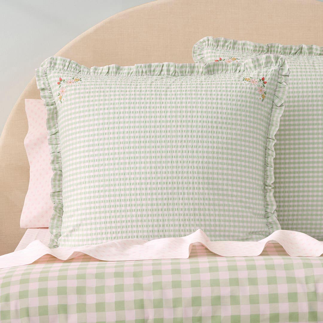 https://s3-ap-southeast-2.amazonaws.com/fusionfactory.commerceconnect.bbnt.production/pim_media/000/212/568/M_F_W26_Bedlinen_BOP_GIA_QQC_Euro_SI.jpg?1776147211