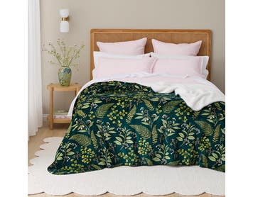 https://s3-ap-southeast-2.amazonaws.com/fusionfactory.commerceconnect.bbnt.production/pim_media/000/205/400/M_F_W26_Bedlinen_BOP_Gembrook_Sherpa_Blanket_SI.jpg?1765324904