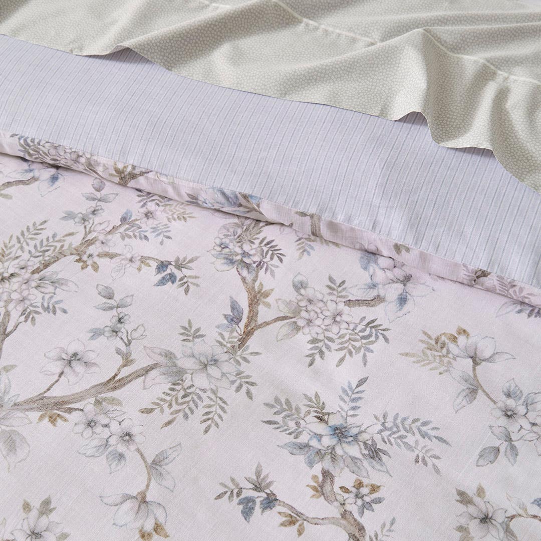 https://s3-ap-southeast-2.amazonaws.com/fusionfactory.commerceconnect.bbnt.production/pim_media/000/206/587/M_F_W26_Bedlinen_BOP_Genevieve_QQC_Detail-1_SI.jpg?1767326503