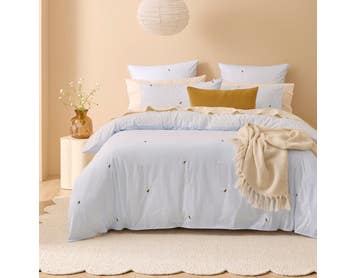https://s3-ap-southeast-2.amazonaws.com/fusionfactory.commerceconnect.bbnt.production/pim_media/000/208/631/M_F_W26_Bedlinen_BOP_Honey_Embroidery_QQC_SI.jpg?1770693856