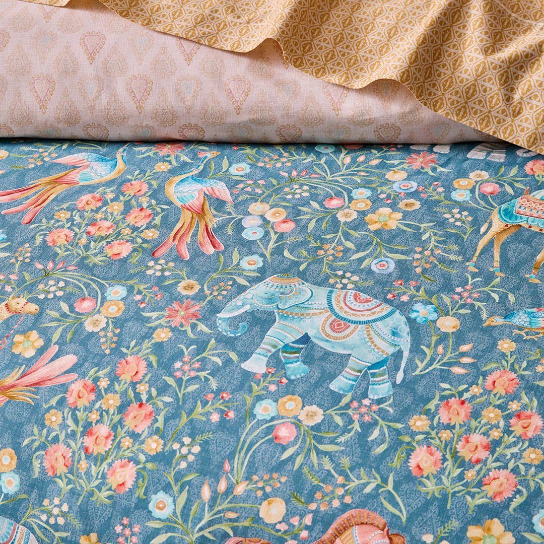 https://s3-ap-southeast-2.amazonaws.com/fusionfactory.commerceconnect.bbnt.production/pim_media/000/206/210/M_F_W26_Bedlinen_BOP_Ishara_QQC_Detail_1_SI.jpg?1767142327