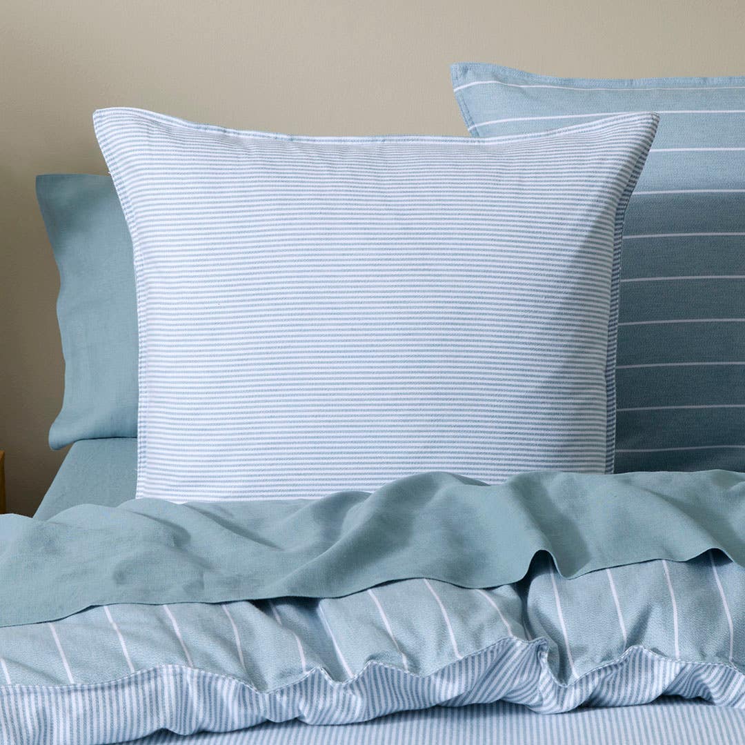 https://s3-ap-southeast-2.amazonaws.com/fusionfactory.commerceconnect.bbnt.production/pim_media/000/205/523/M_F_W26_Bedlinen_BOP_Lex-Smoke_Blue_RV_QQC_Euro_V2_SI.jpg?1765330108