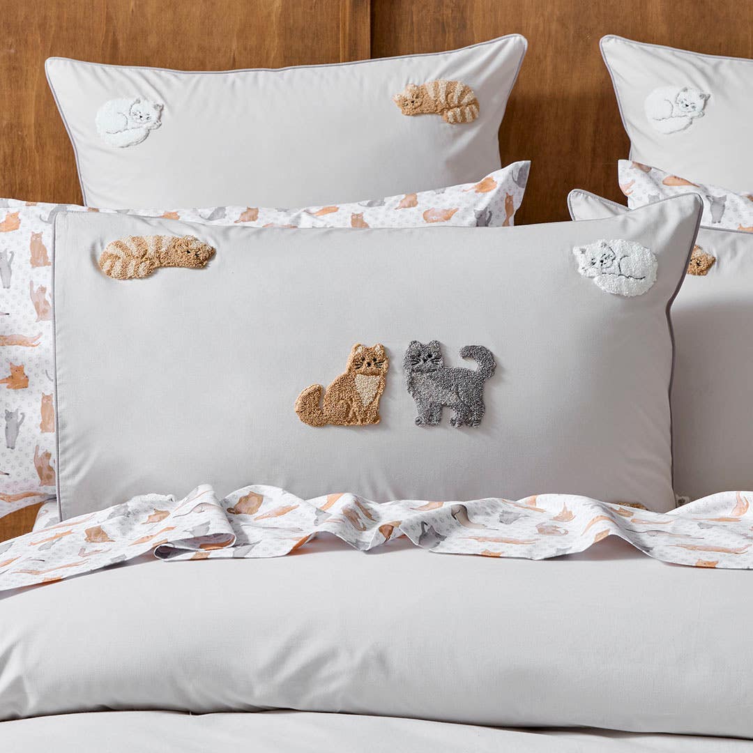 https://s3-ap-southeast-2.amazonaws.com/fusionfactory.commerceconnect.bbnt.production/pim_media/000/206/356/M_F_W26_Bedlinen_BOP_Ruth_QQC_Pillow_SI.jpg?1767153432