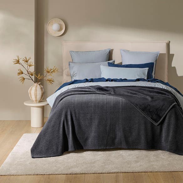 https://s3-ap-southeast-2.amazonaws.com/fusionfactory.commerceconnect.bbnt.production/pim_media/000/206/978/M_F_W26_Blanket_BOP_Lennie_Granite_SI.jpg?1767930515