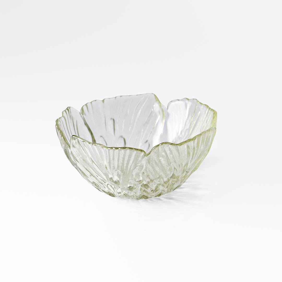 https://s3-ap-southeast-2.amazonaws.com/fusionfactory.commerceconnect.bbnt.production/pim_media/000/209/429/M_F_W26_Bloom-Flower-Glass-Bowl-Sml_Green_26890602_V2_SI.jpg?1770787366