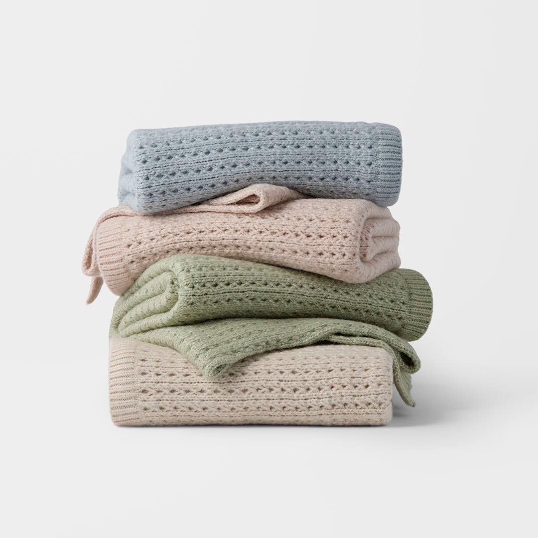 https://s3-ap-southeast-2.amazonaws.com/fusionfactory.commerceconnect.bbnt.production/pim_media/000/209/324/M_F_W26_Emmie-Knitted-Throw_Range_26938_R_SI.jpg?1770773295