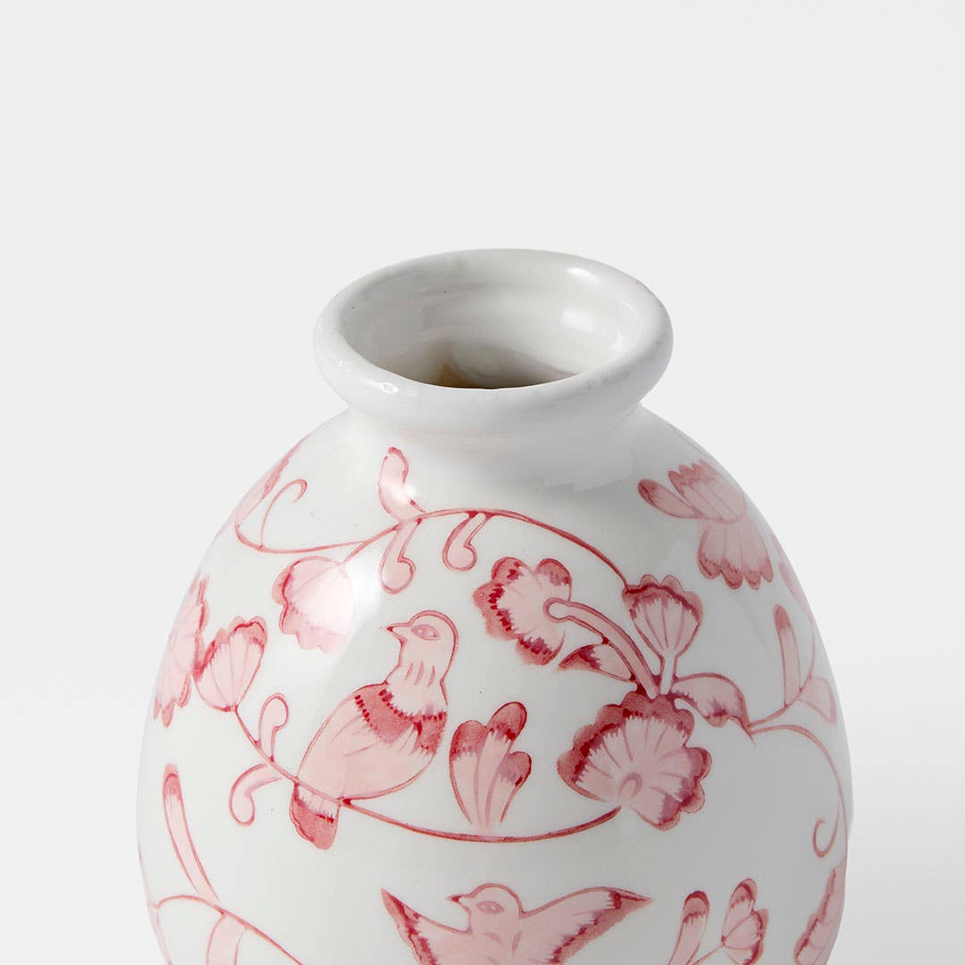 https://s3-ap-southeast-2.amazonaws.com/fusionfactory.commerceconnect.bbnt.production/pim_media/000/205/759/M_F_W26_Empress-Ceramic-Vase-Sml_Pink_26893601_Range_SI.jpg?1765345466