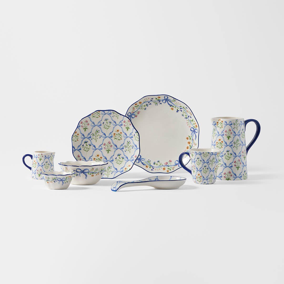 https://s3-ap-southeast-2.amazonaws.com/fusionfactory.commerceconnect.bbnt.production/pim_media/000/206/434/M_F_W26_Floral-Bow-Dining_RANGE_Blue_26854_R_SI.jpg?1767156932