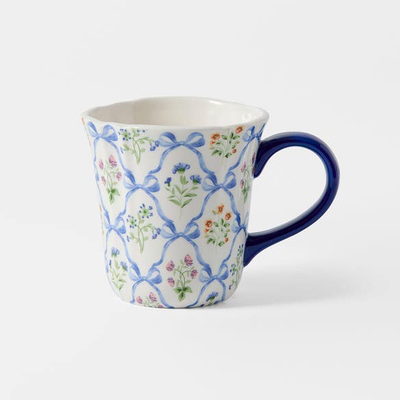 https://s3-ap-southeast-2.amazonaws.com/fusionfactory.commerceconnect.bbnt.production/pim_media/000/206/437/M_F_W26_Floral-Bow-Mug-400ml_Blue_26854201_SI.jpg?1767156933