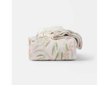 https://s3-ap-southeast-2.amazonaws.com/fusionfactory.commerceconnect.bbnt.production/pim_media/000/206/941/M_F_W26_Grevillea-Sherpa-Throw_Blush-Green_26899801_SI.jpg?1767926090