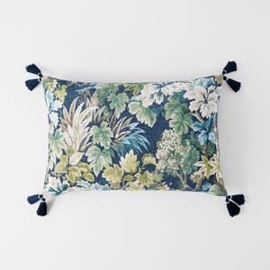 https://s3-ap-southeast-2.amazonaws.com/fusionfactory.commerceconnect.bbnt.production/pim_media/000/205/777/M_F_W26_Hampshire-Cushion_Forest-Green-Navy_26918701_SI.jpg?1765346147