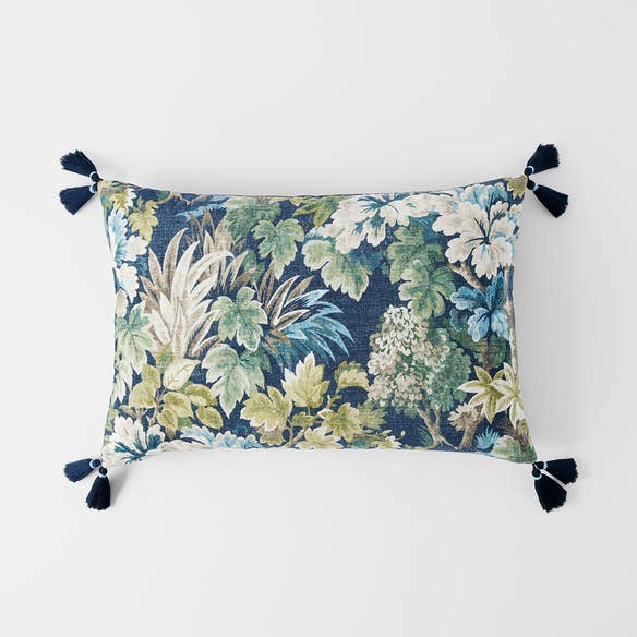 https://s3-ap-southeast-2.amazonaws.com/fusionfactory.commerceconnect.bbnt.production/pim_media/000/205/777/M_F_W26_Hampshire-Cushion_Forest-Green-Navy_26918701_SI.jpg?1765346147