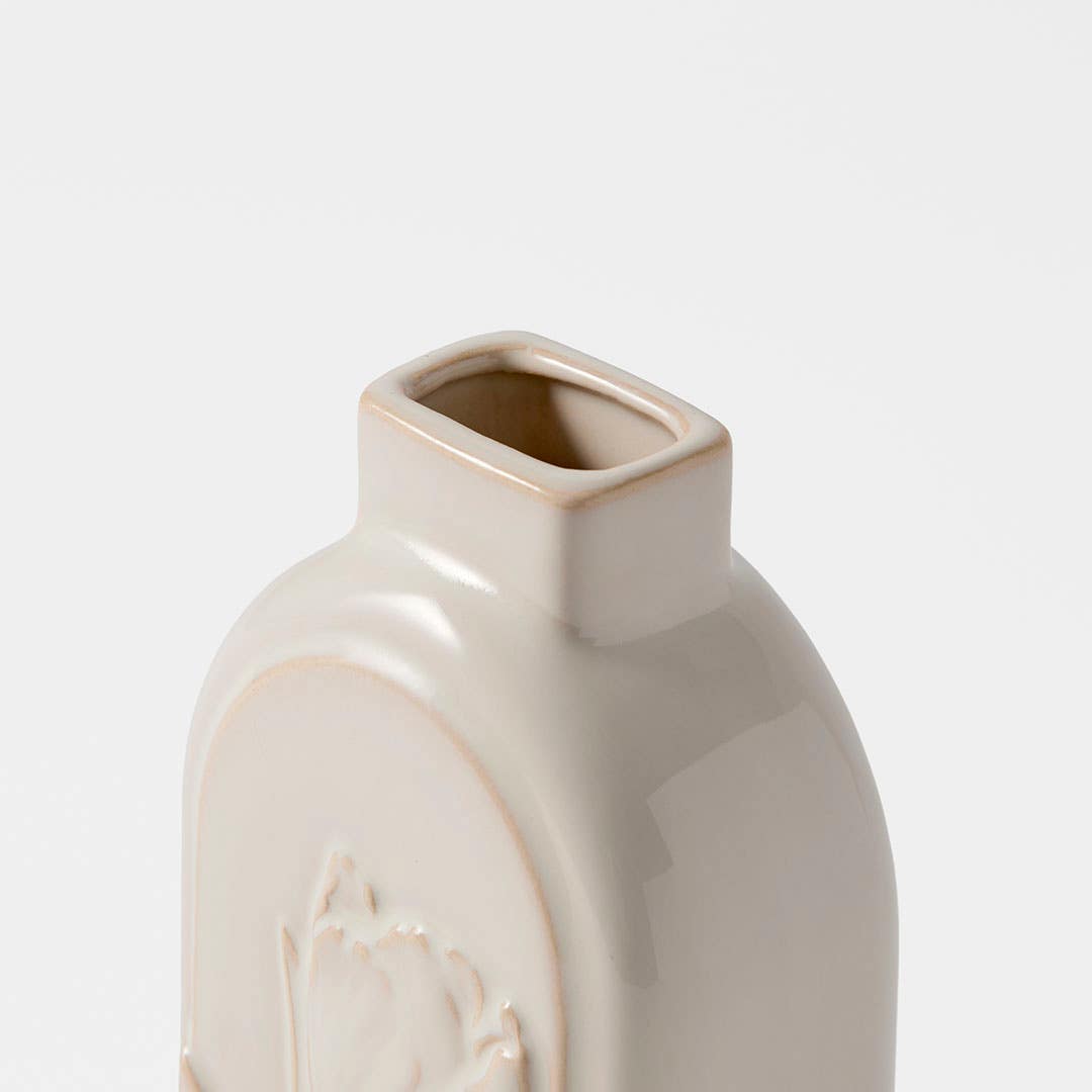 https://s3-ap-southeast-2.amazonaws.com/fusionfactory.commerceconnect.bbnt.production/pim_media/000/205/784/M_F_W26_Hansel-Ceramic-Vase-Sml_Beige_26911701_Detail_SI.jpg?1765346857