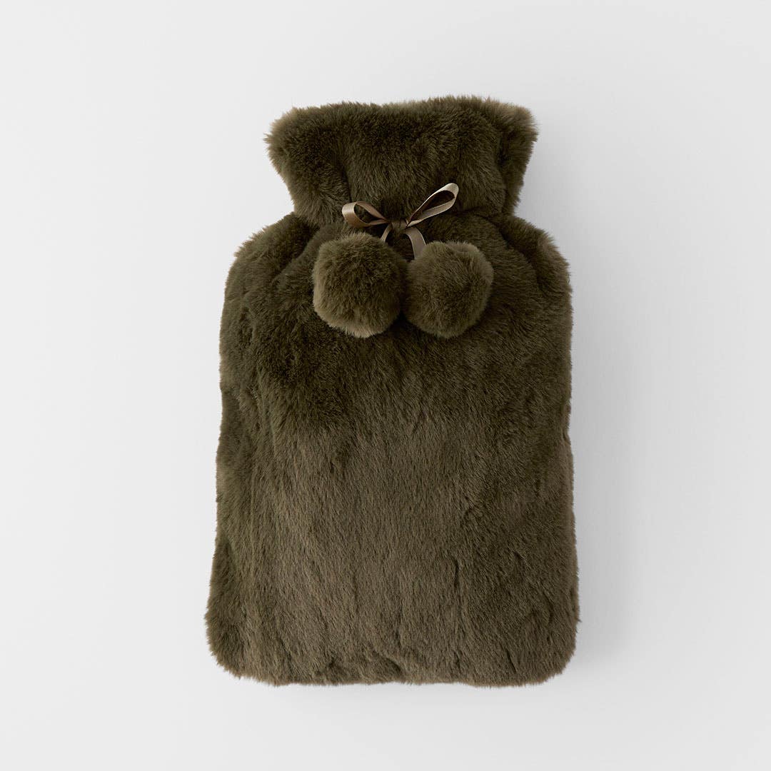 https://s3-ap-southeast-2.amazonaws.com/fusionfactory.commerceconnect.bbnt.production/pim_media/000/209/460/M_F_W26_Hot-Water-Bottle-Fur_Forest-Green_26077404_SI.jpg?1770788984