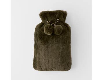 https://s3-ap-southeast-2.amazonaws.com/fusionfactory.commerceconnect.bbnt.production/pim_media/000/209/460/M_F_W26_Hot-Water-Bottle-Fur_Forest-Green_26077404_SI.jpg?1770788984