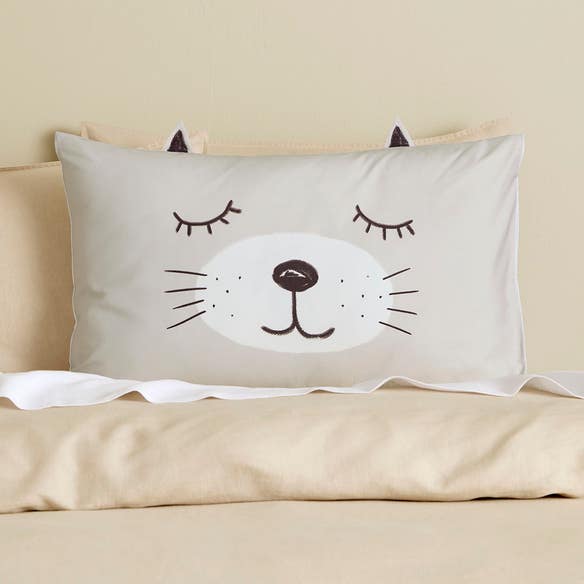 https://s3-ap-southeast-2.amazonaws.com/fusionfactory.commerceconnect.bbnt.production/pim_media/000/210/628/M_F_W26_Novelty-Std-Pcea-Cat-Face_White_26943001_PKG_SI.jpg?1772588159