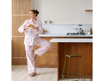 https://s3-ap-southeast-2.amazonaws.com/fusionfactory.commerceconnect.bbnt.production/pim_media/000/209/619/M_F_W26_PJs_Studio_LS_Bunny_Bow_Flannel_PJs_S_SI.jpg?1770858333