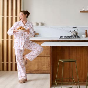 https://s3-ap-southeast-2.amazonaws.com/fusionfactory.commerceconnect.bbnt.production/pim_media/000/209/618/M_F_W26_PJs_Studio_LS_Bunny_Bow_Flannel_PJs_L_SI.jpg?1770858333