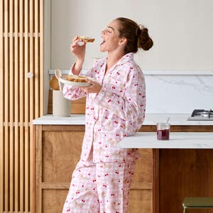 https://s3-ap-southeast-2.amazonaws.com/fusionfactory.commerceconnect.bbnt.production/pim_media/000/209/718/M_F_W26_PJs_Studio_LS_Dachsie_Flannel_PJ_L_SI.jpg?1770861530